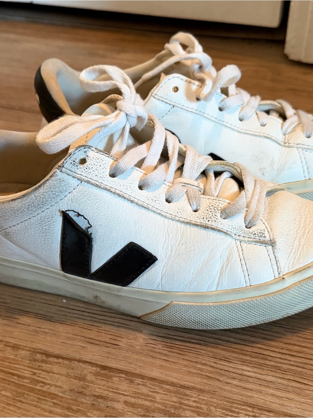 VEJA Campo textured-leather sneakers USED